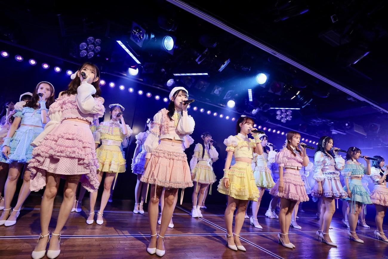 「劇場リニューアル前最終公演」を開催したAKB48　（C）AKB48