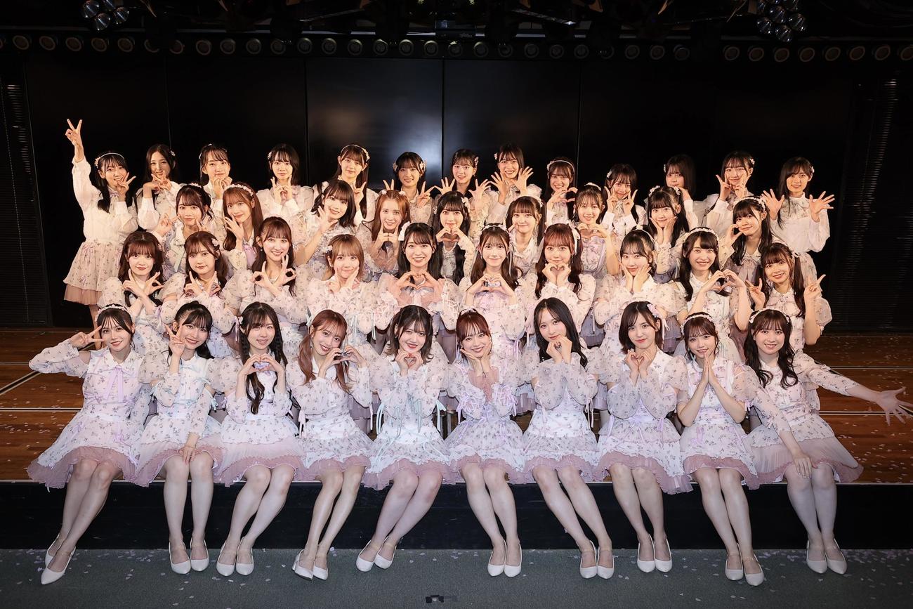 「劇場リニューアル前最終公演」を開催したAKB48　（C）AKB48