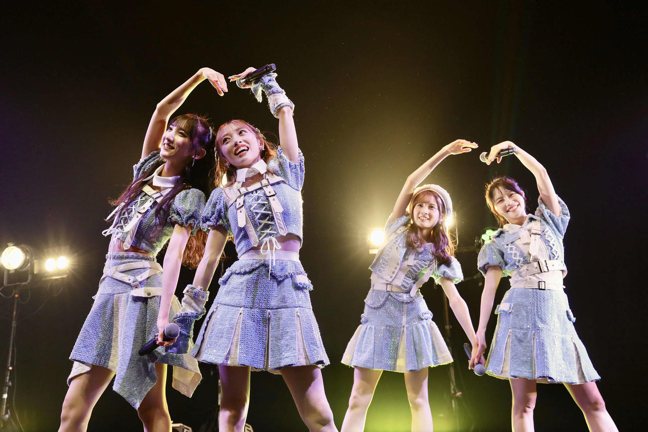 AKB48劇場工事中出張公演でパフォーマンスするAKB48メンバー（C）AKB48
