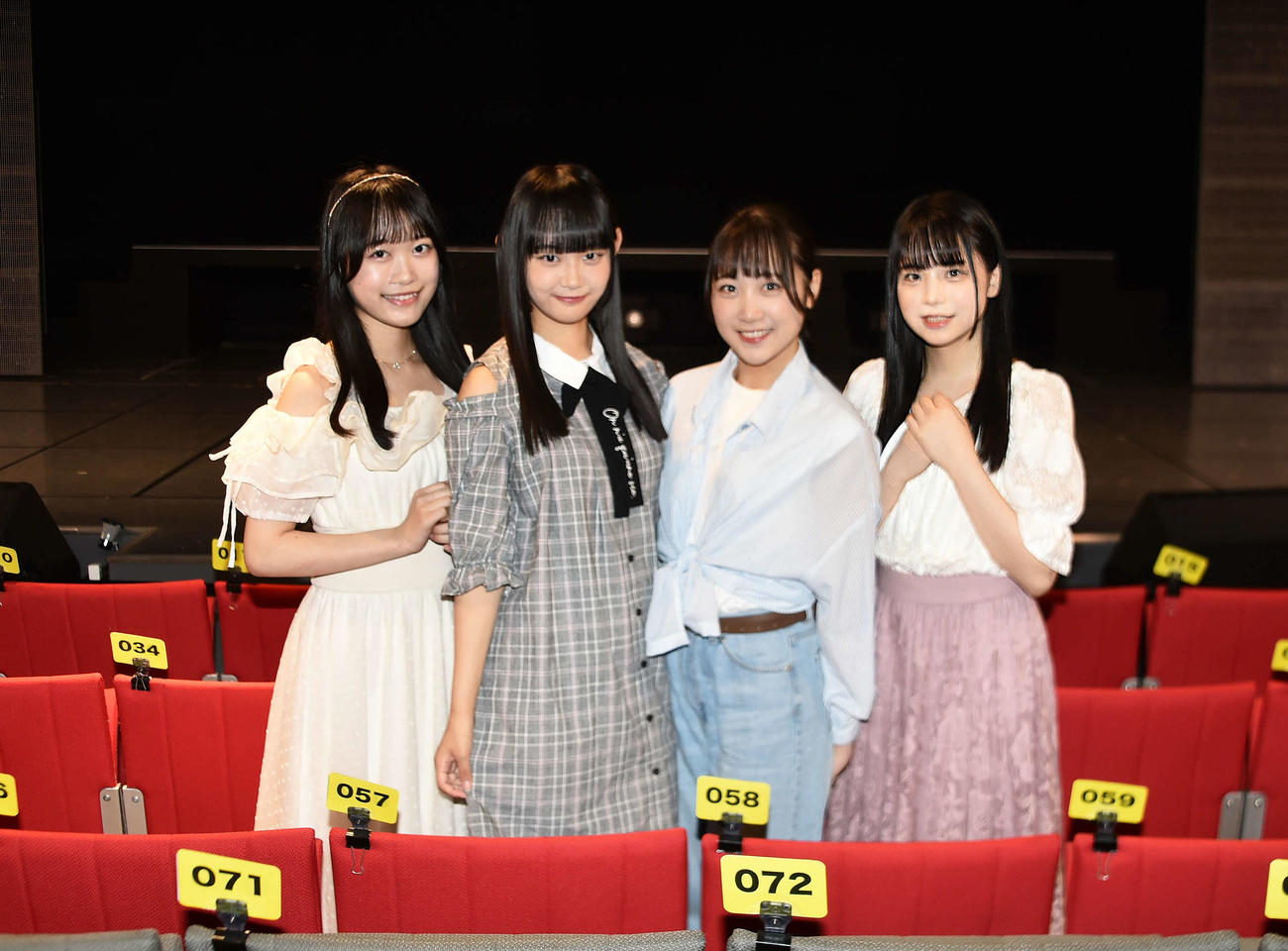 新たに昇格が発表されたNGT48の3期生。左から鈴木凛々花、磯部瑠紅、木本優菜、喜多花恵