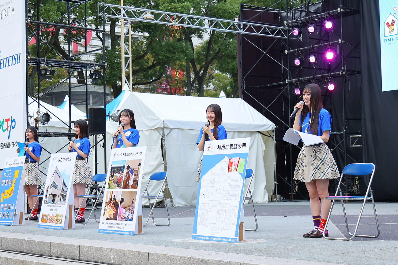 「名古屋まつり」トークイベントに出演するAKB48の19期研究生。左から奥本カイリ、川村結衣、白鳥沙怜、花田藍衣、伊藤百花（C）AKB48