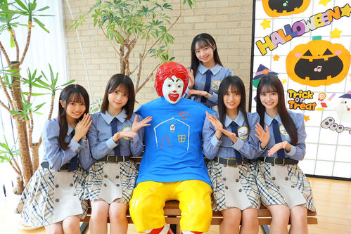 ＡＫＢ48の19期研究生が「青いマックの日」チャリティイベント参加　施設の手伝いや募金活動