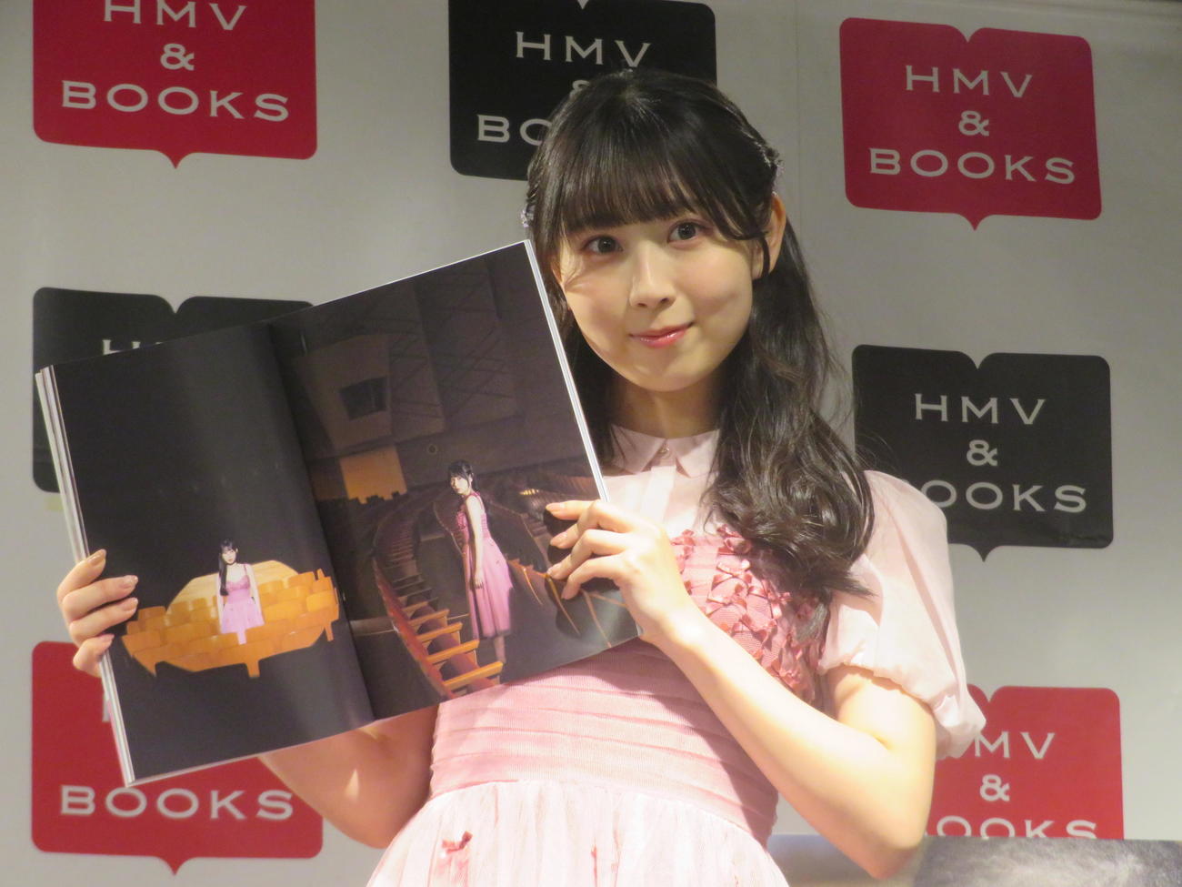 お気に入りのカットを披露するSKE48井上瑠夏