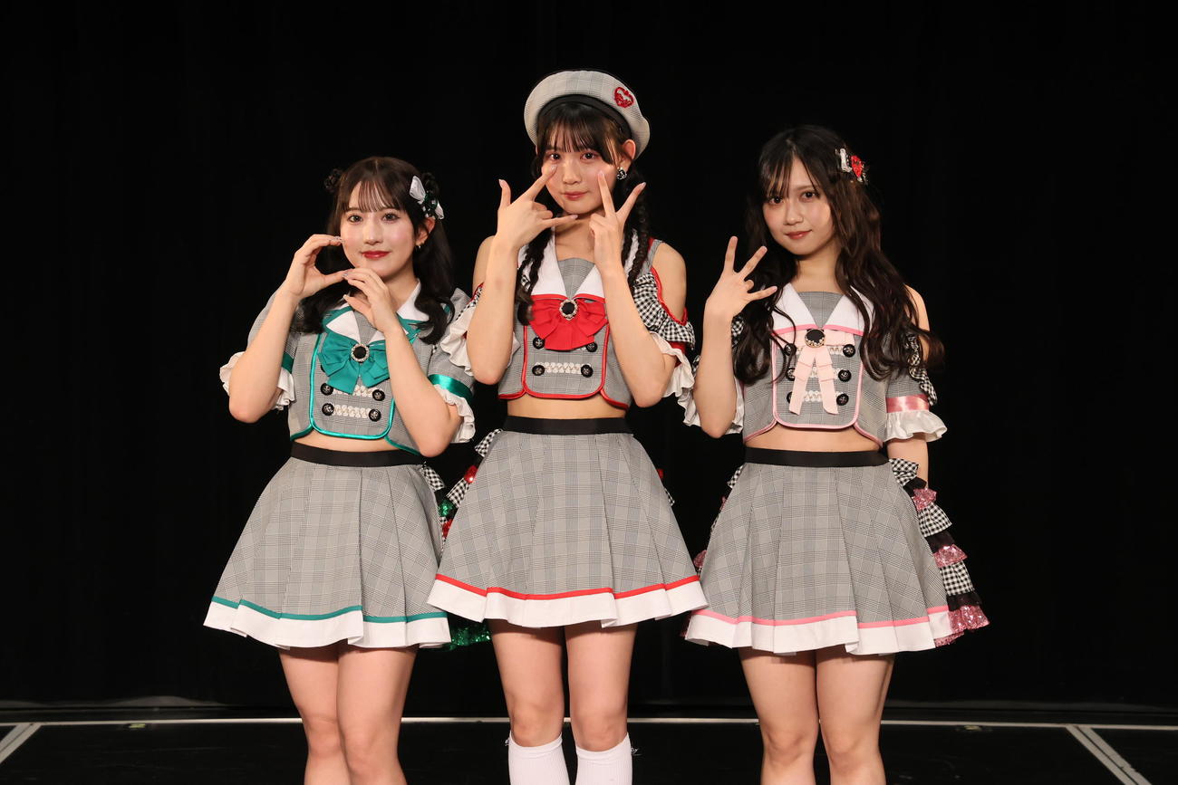 新チームでリーダーを務めるSKE48の左から、相川暖花、伊藤実希、赤堀君江（C）2025 Zest, Inc.