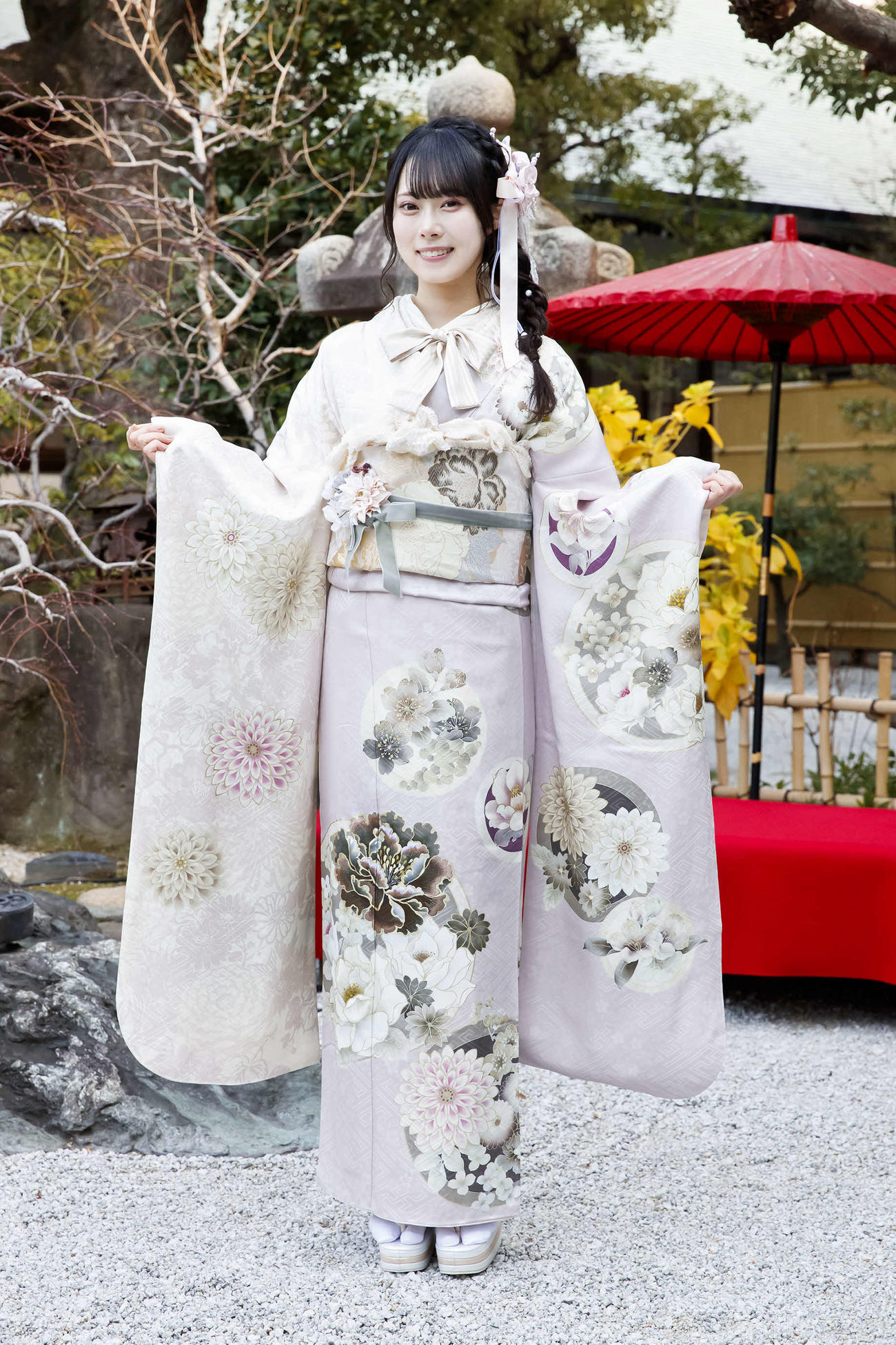 成人式を迎えたNMB48（左から）龍本弥生（C）NMB48