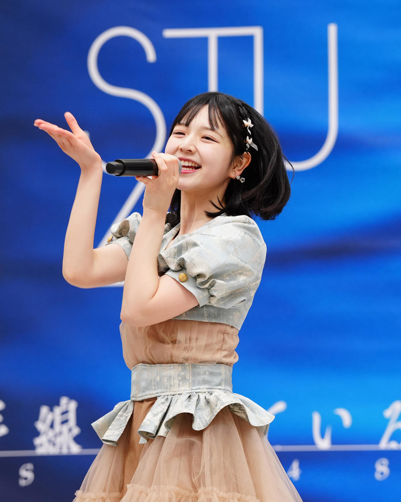 シングル発売記念イベントでミニライブに臨むSTU48の曽川咲葵（撮影・江口和貴）