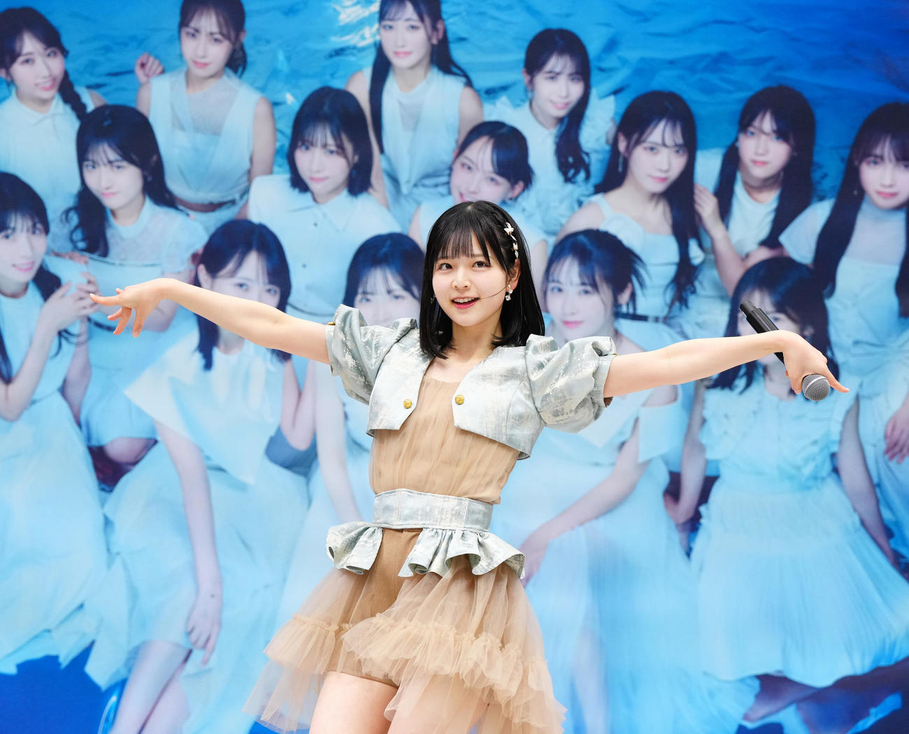 シングル発売記念イベントでミニライブに臨むSTU48の曽川咲葵（撮影・江口和貴）