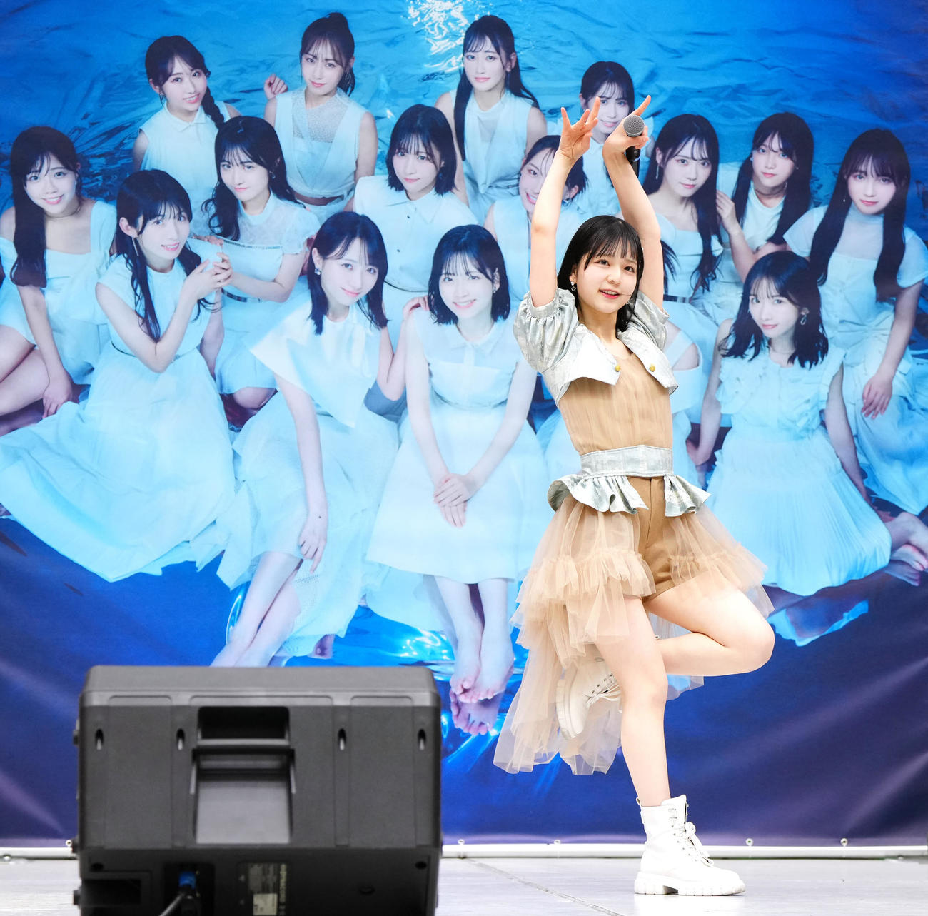 シングル発売記念イベントでミニライブに臨むSTU48の曽川咲葵（撮影・江口和貴）