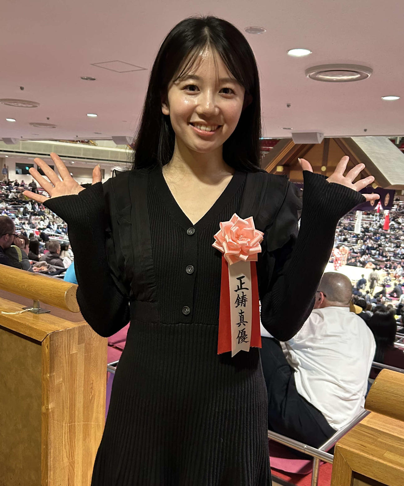 千田川親方（元幕内徳勝龍）の断髪式に出席したAKB48正鋳真優（撮影・松尾幸之介）