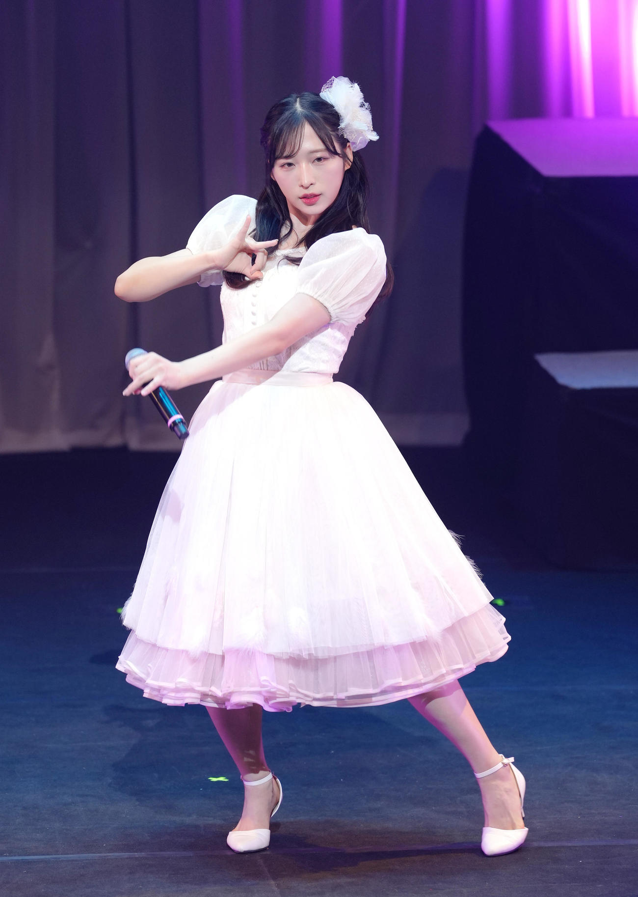 「なんてったってAKB48」歌謡祭で松田聖子の「チェリーブラッサム」を披露するAKB48小栗有以（撮影・足立雅史）