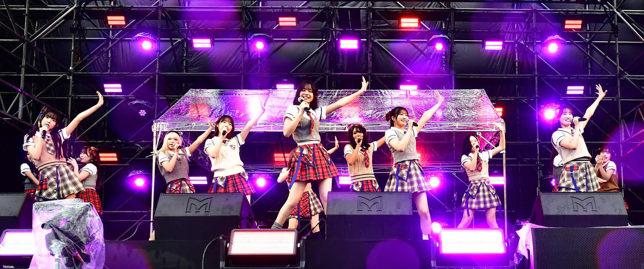 「島ぜんぶでお～きな祭　沖縄国際文化祭」内で行われた音楽フェス「GIRLS GROOVE INNOVATION」に出演したKLP48