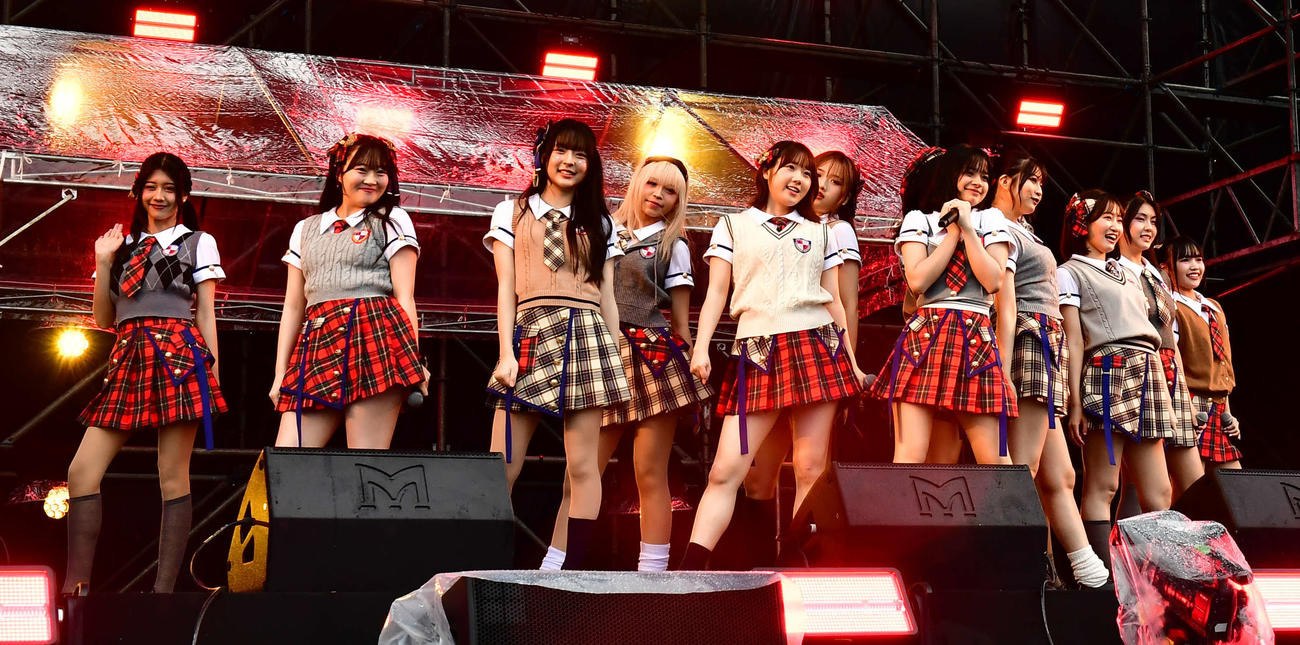 「島ぜんぶでお～きな祭　沖縄国際文化祭」内で行われた音楽フェス「GIRLS GROOVE INNOVATION」に出演したKLP48