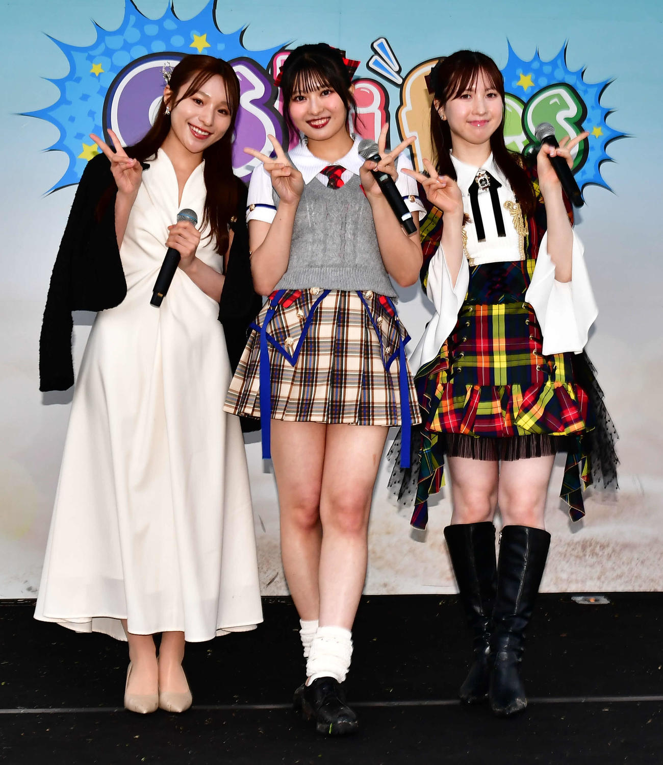 「島ぜんぶでお～きな祭　沖縄国際文化祭」内で行われた音楽フェス「GIRLS GROOVE INNOVATION」のトークショーに出席した、左から左伴彩佳、行天優莉奈、永野芹佳