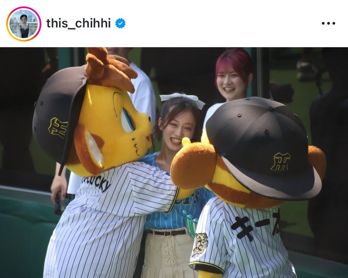 キー太＆コラッキーと遊ぶ川上千尋（インスタグラムから）