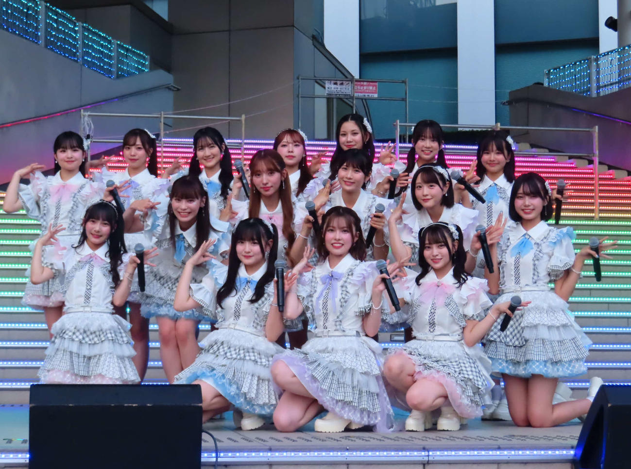 「半袖天使」発売記念ミニライブを開催したHKT48