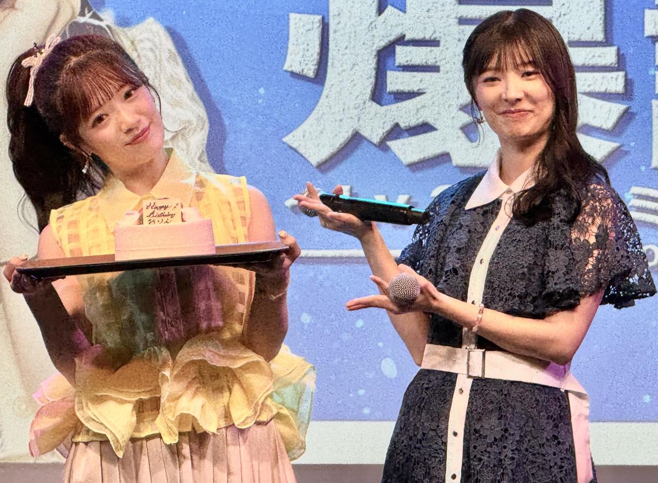 妹の武藤小麟（左）の誕生イベントに登場した姉の武藤十夢