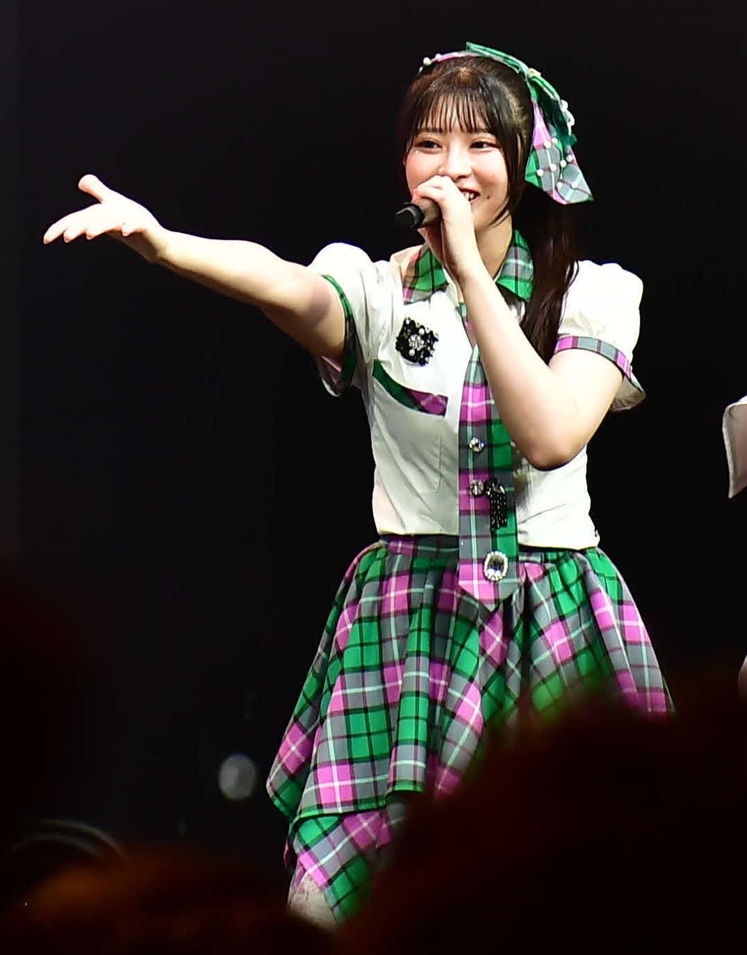 デビュー1周年記念公演であいさつするKLP48の行天優莉奈