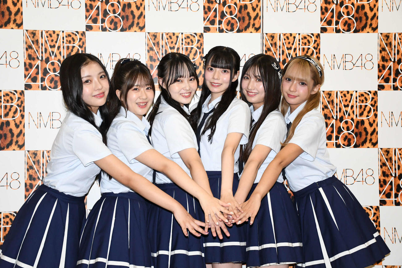 NMB48の新キャプテンに立候補した、左から三鴨くるみ、西田帆花、中川朋香、西島梨央、塩月希依音、池田典愛（撮影・阪口孝志）