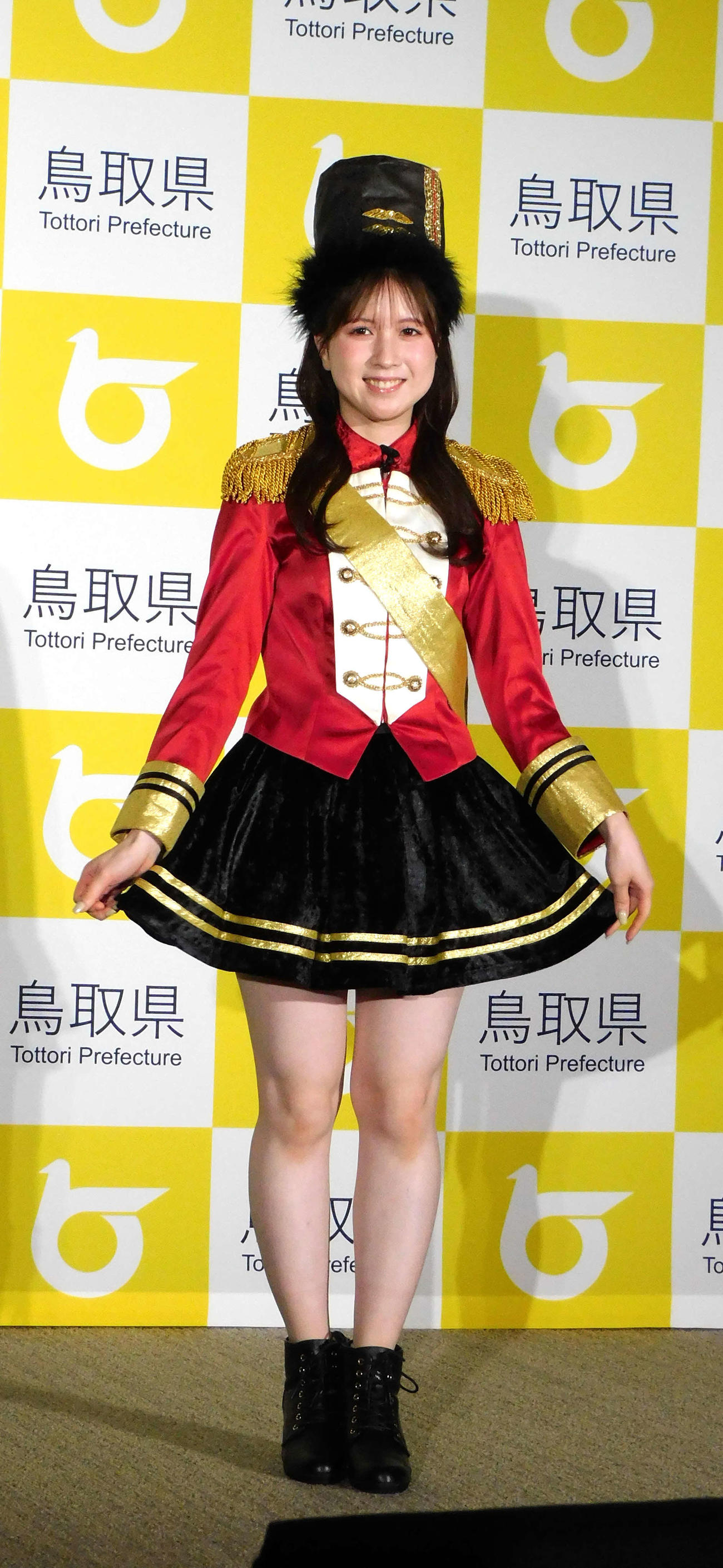 「鳥取ハロウィン楽しみ大使」就任発表会に兵隊の仮装をして出席した永野芹佳（撮影・寺本吏輝）
