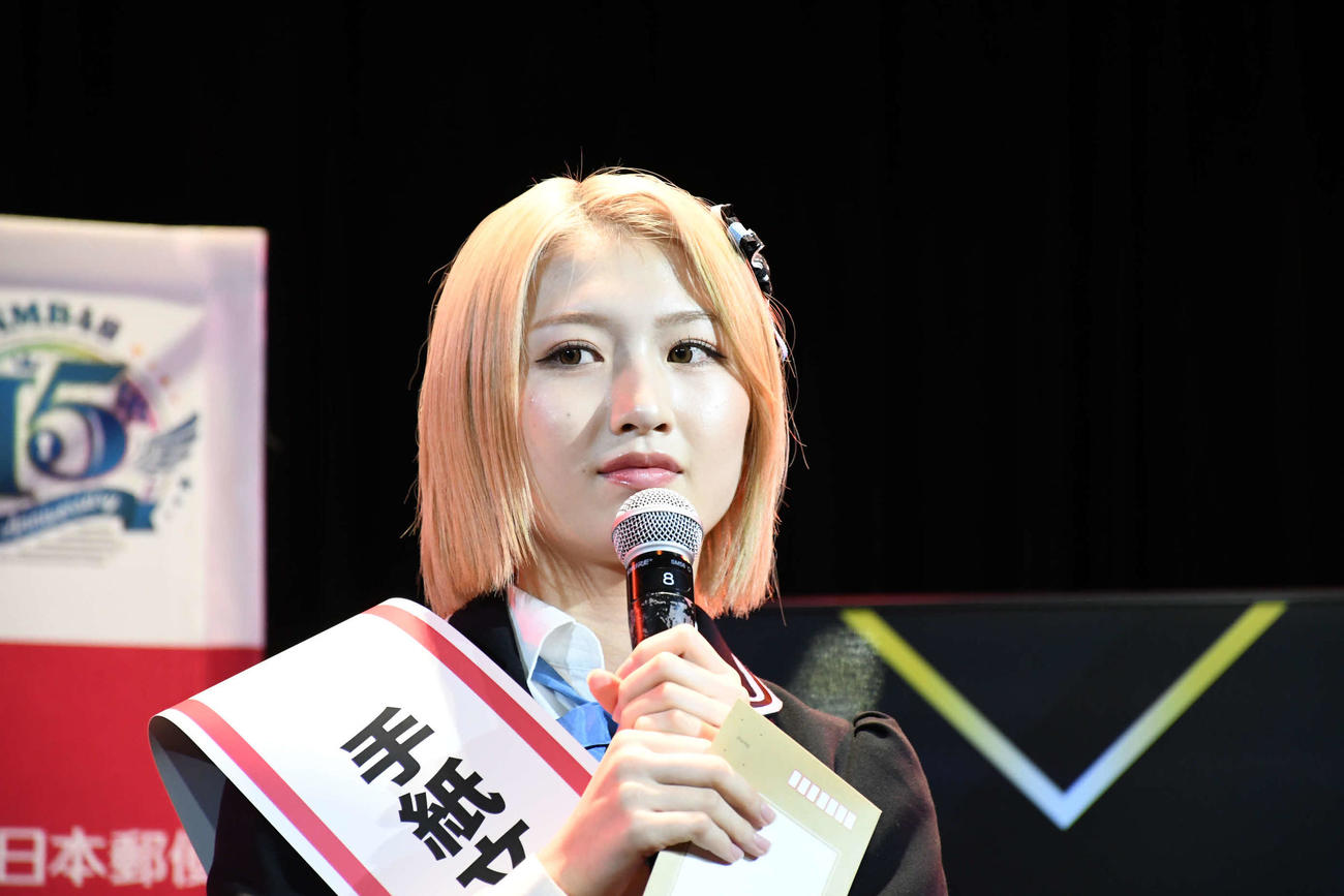 手紙文化振興アンバサダーに就任したNMB48塩月希依音（撮影・阪口孝志）