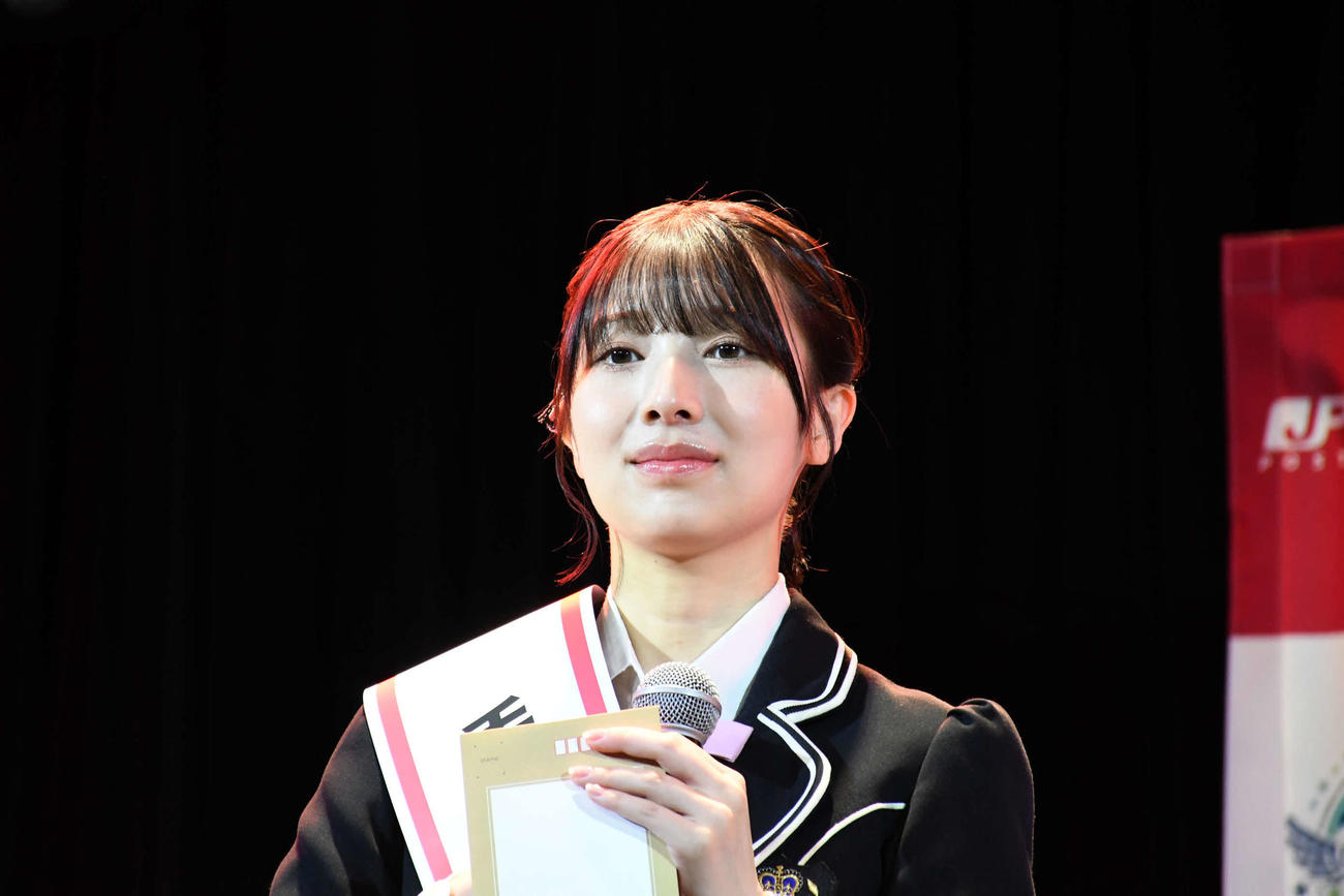 手紙文化振興アンバサダーに就任したNMB48安部若菜（撮影・阪口孝志）