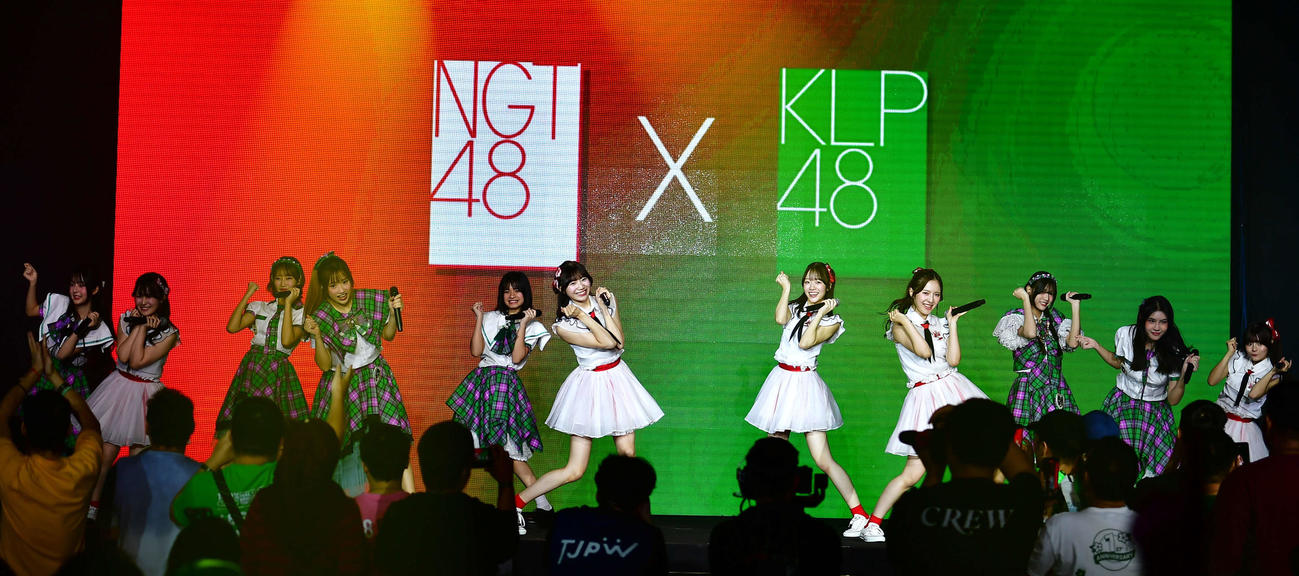 「GOOD LIFE presents LOVE＆PEACE」でAKB48の「会いたかった」を披露したNGT48とKLP48のメンバー（撮影・松尾幸之介）