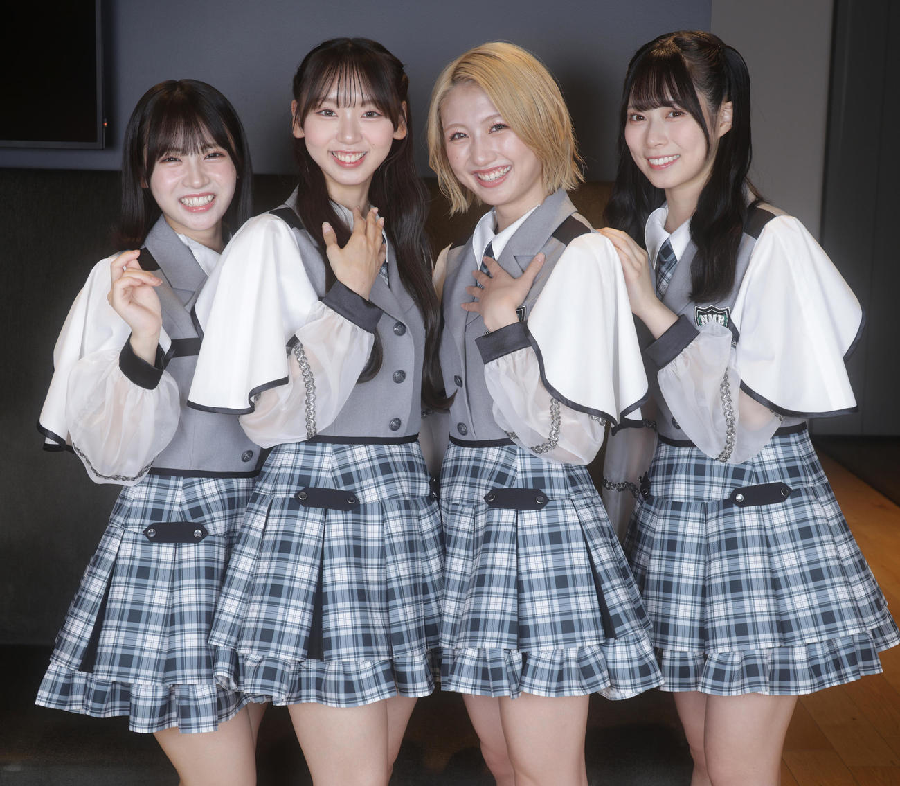 NEWシングル「青春のデッドライン」について語ったNMB48。左から芳賀礼、泉綾乃、塩月希従音、龍本弥生（撮影・中島郁夫）