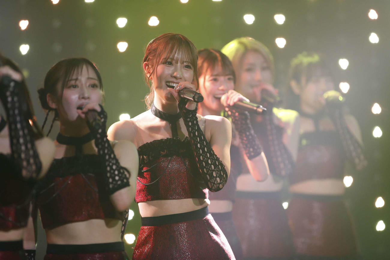 卒業公演でアイドル生活に別れを告げたNMB48小嶋花梨（C）NMB48