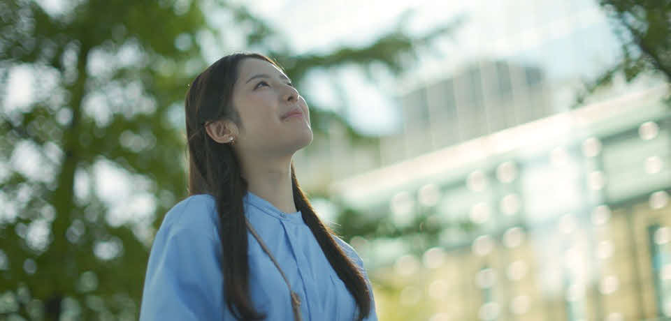 大塚が出演する藤木鉄工のCM「頼りにしてるぞ」篇