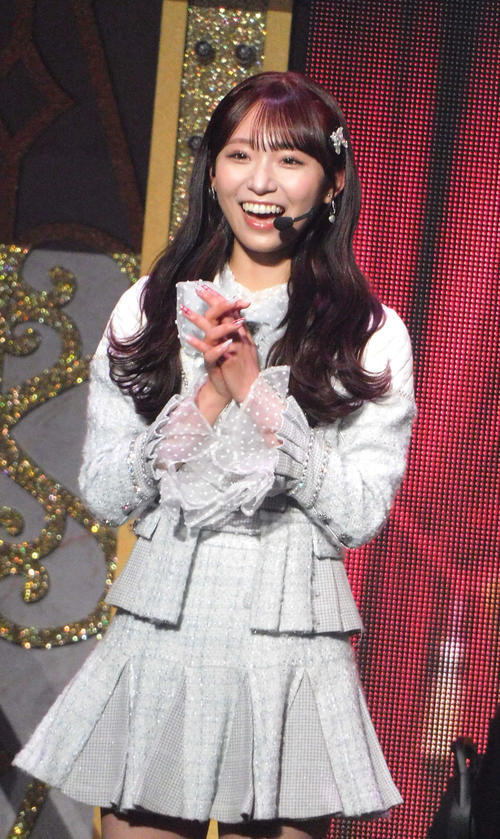 AKB48が20周年武道館公演が開幕 村山彩希が純白ドレス、柏木由紀が