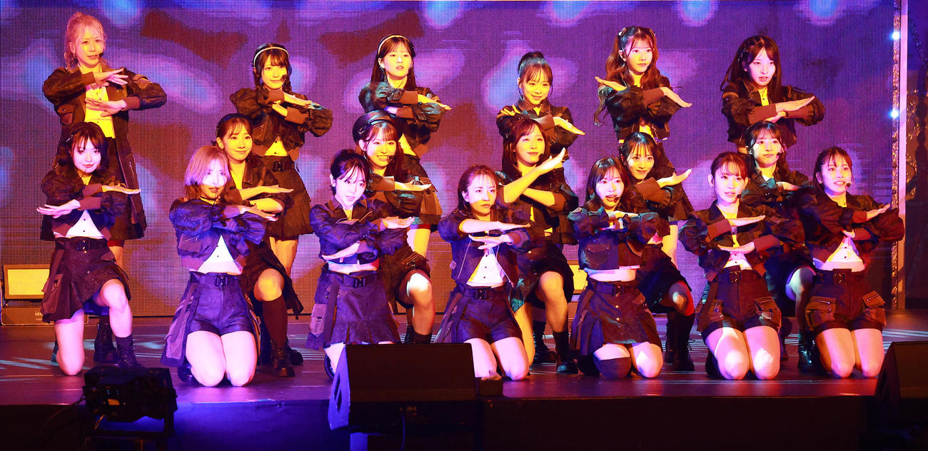 20周年記念コンサート「根も葉もRumor」で盛り上がるAKB48（撮影・中島郁夫）