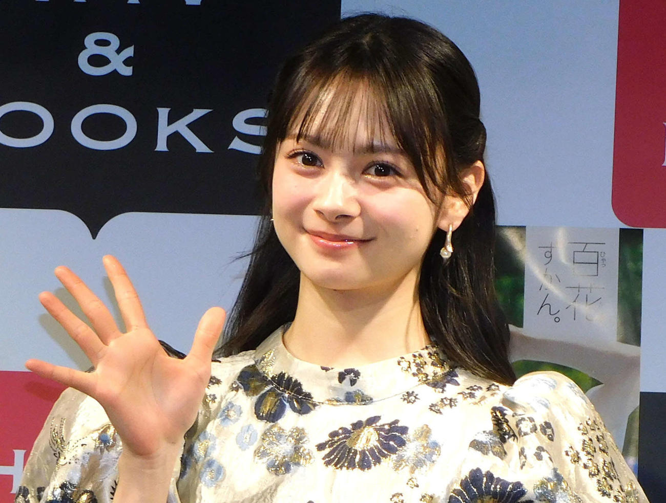 「百花ずかん。」発売記念会見を行ったAKB48伊藤百花（撮影・寺本吏輝）