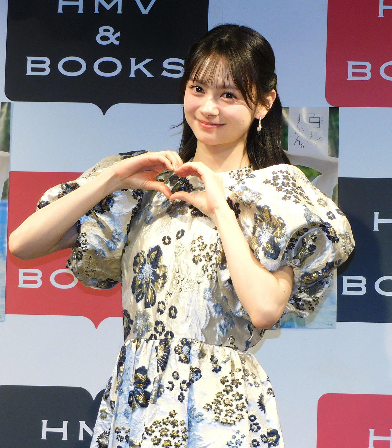 「百花ずかん。」発売記念会見を行ったAKB48伊藤百花（撮影・寺本吏輝）