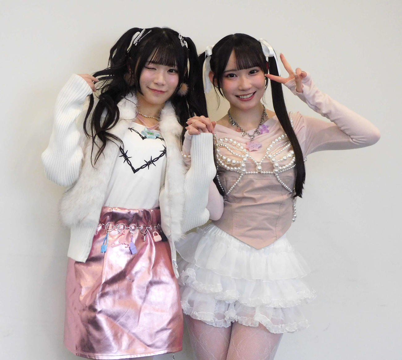 SKE48河村優愛（左）と大村杏（右）（撮影・寺本吏輝）