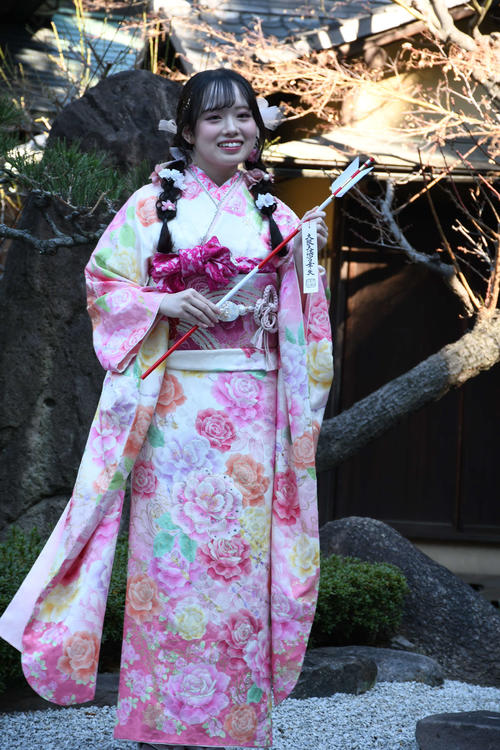 NMB48塩月希依音、二十歳で馬券解禁「5万円負けたので、二十歳のうち