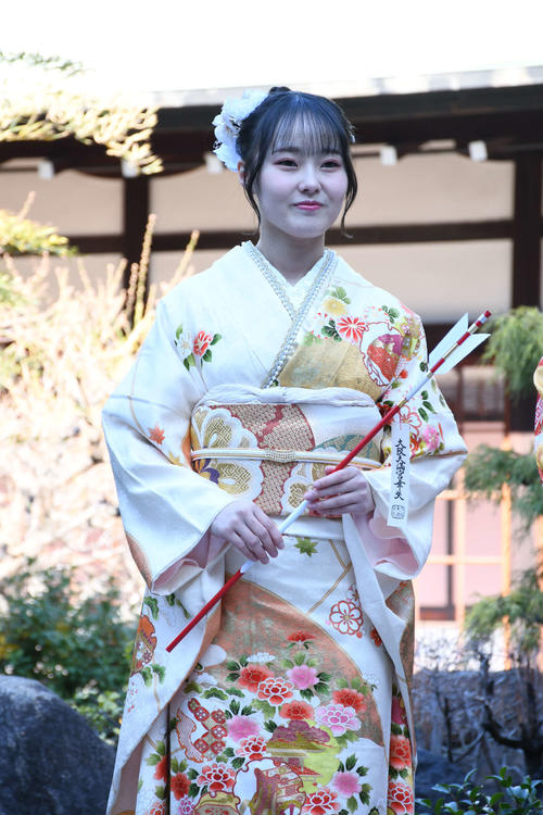 NMB48塩月希依音、二十歳で馬券解禁「5万円負けたので、二十歳のうち