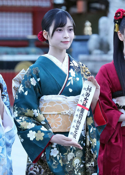 笑顔を見せる新井彩永（撮影・たえ見朱実）