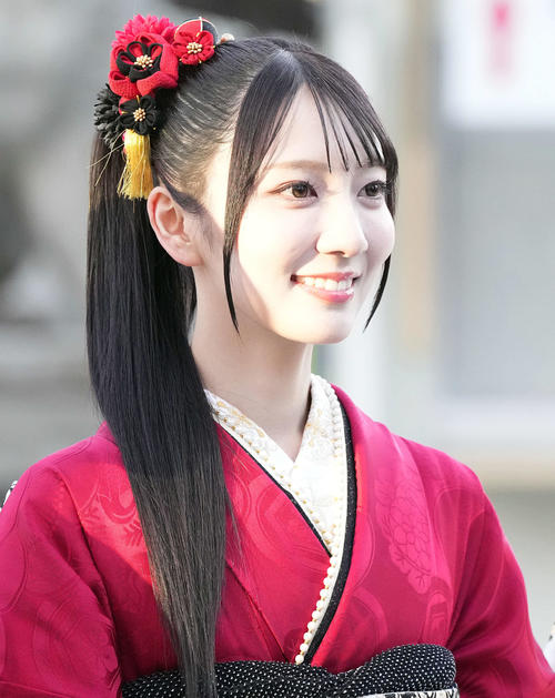 華やかな髪留めを付ける工藤華純（撮影・たえ見朱実）
