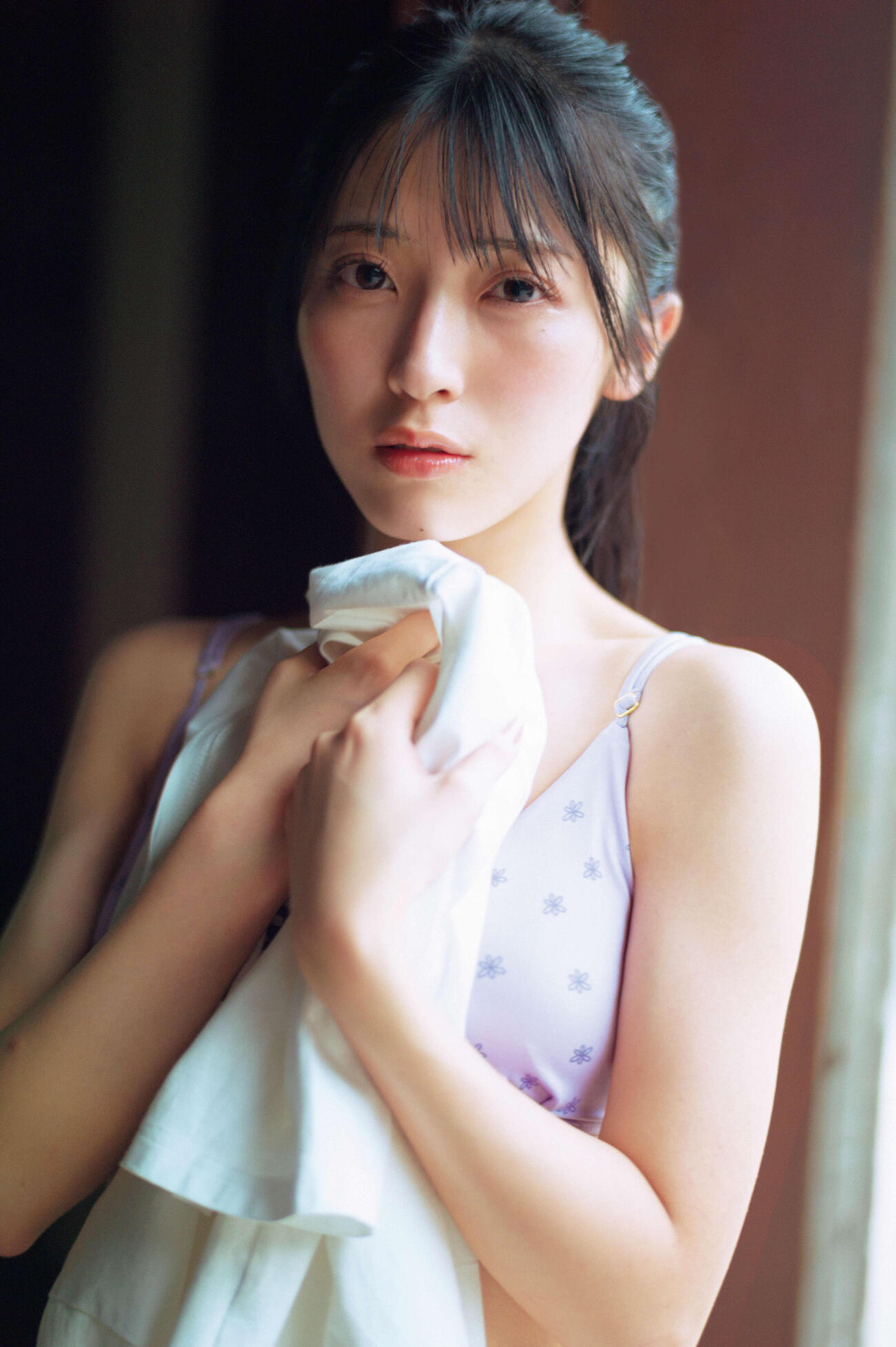 AKB48佐藤綺星ファースト写真集「天使の反射角度」より（集英社提供）