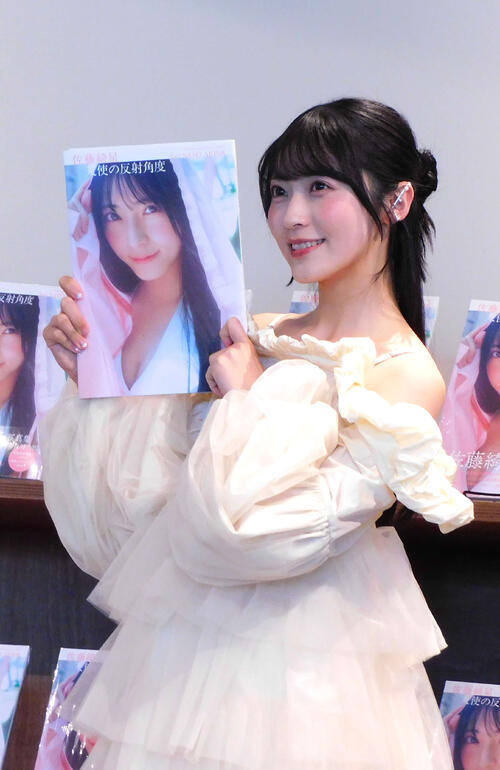 AKB佐藤綺星、写真集で初水着「不安だったけどすごく楽しかった」48