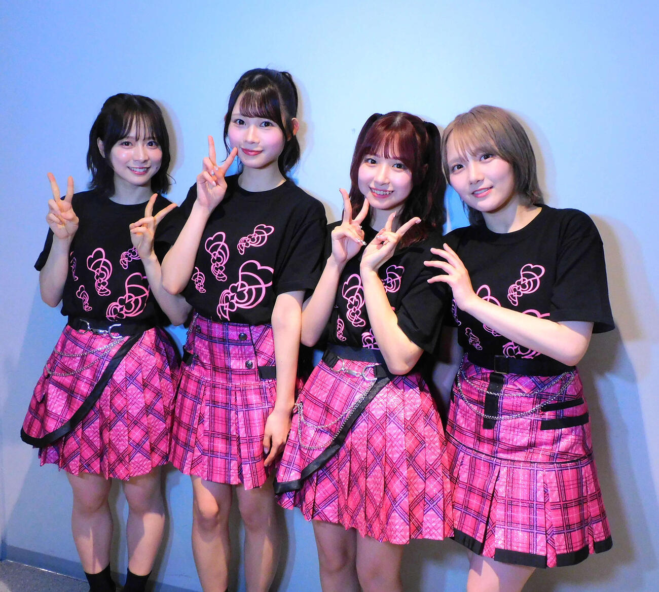 AKB48のどっぼーん！ひとりじめ！5周年記念ライブ！に出演し、終演後取材に応じた左から倉野尾成美、太田有紀、橋本陽菜、田口愛佳（撮影・寺本吏輝）