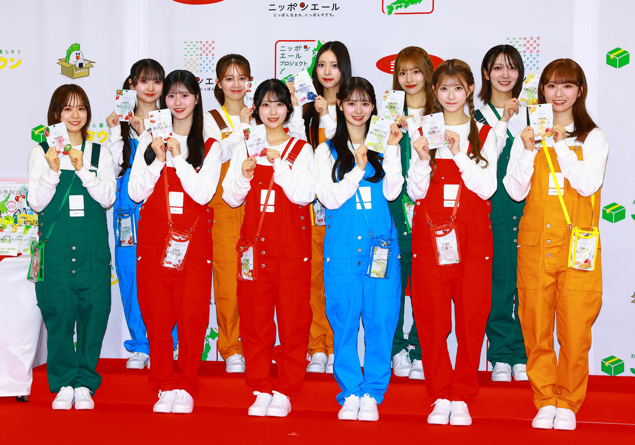JA全農「ニッポンエールブランドアンバサダー」就任会見を行ったAKB48のメンバー。前列左から、倉野尾成美、八木愛月、佐藤綺星、伊藤百花、千葉恵里、山内瑞葵、後列左から、山﨑空、正鋳真優、森川優、平田侑希、工藤華純（撮影・野上伸悟）