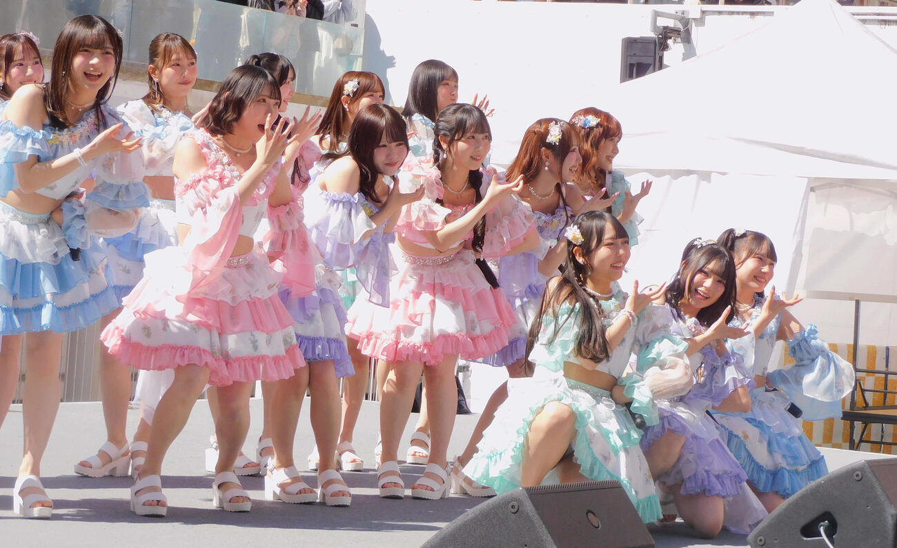 新曲「サンダルだぜ」リリースイベントを行ったSKE48（撮影・寺本吏輝）