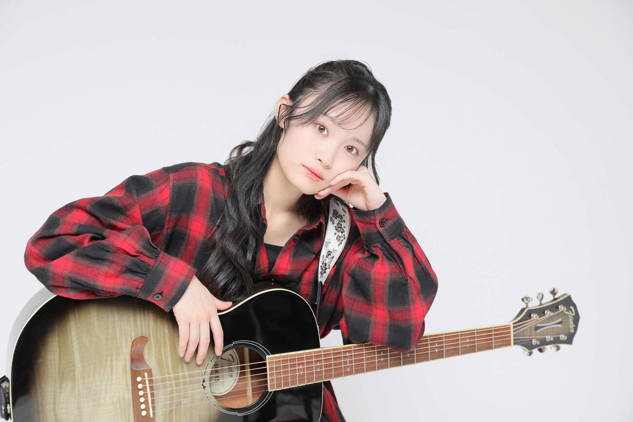 初の弾き語りライブが決定した奥本カイリ（C）AKB48