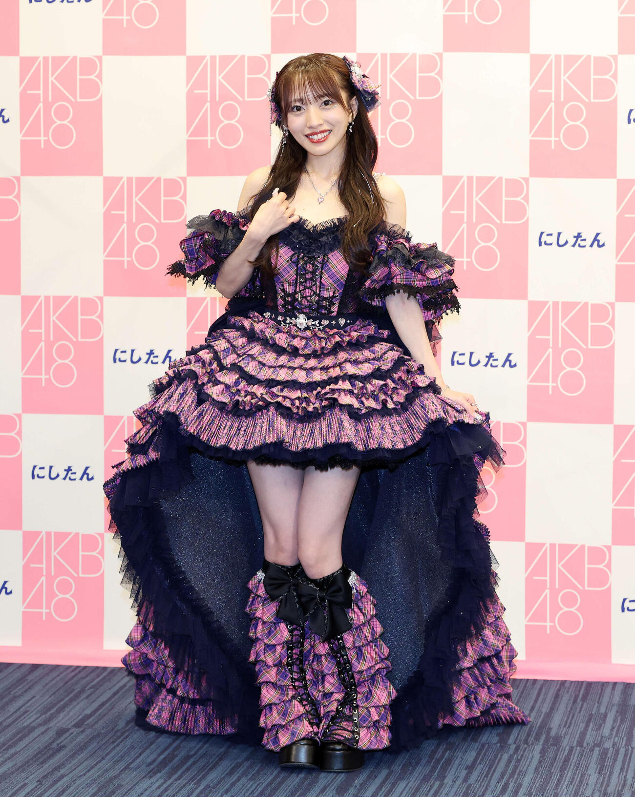 卒業公演を振り返る向井地美音（撮影・鈴木正人）　