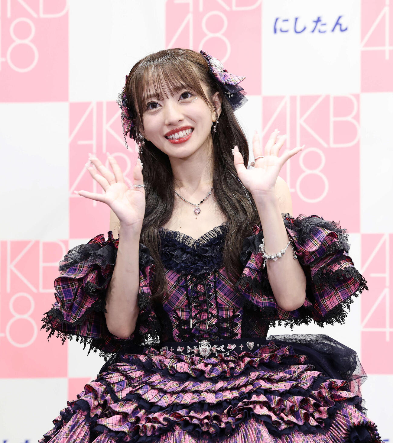 卒業公演を振り返る向井地美音（撮影・鈴木正人）　