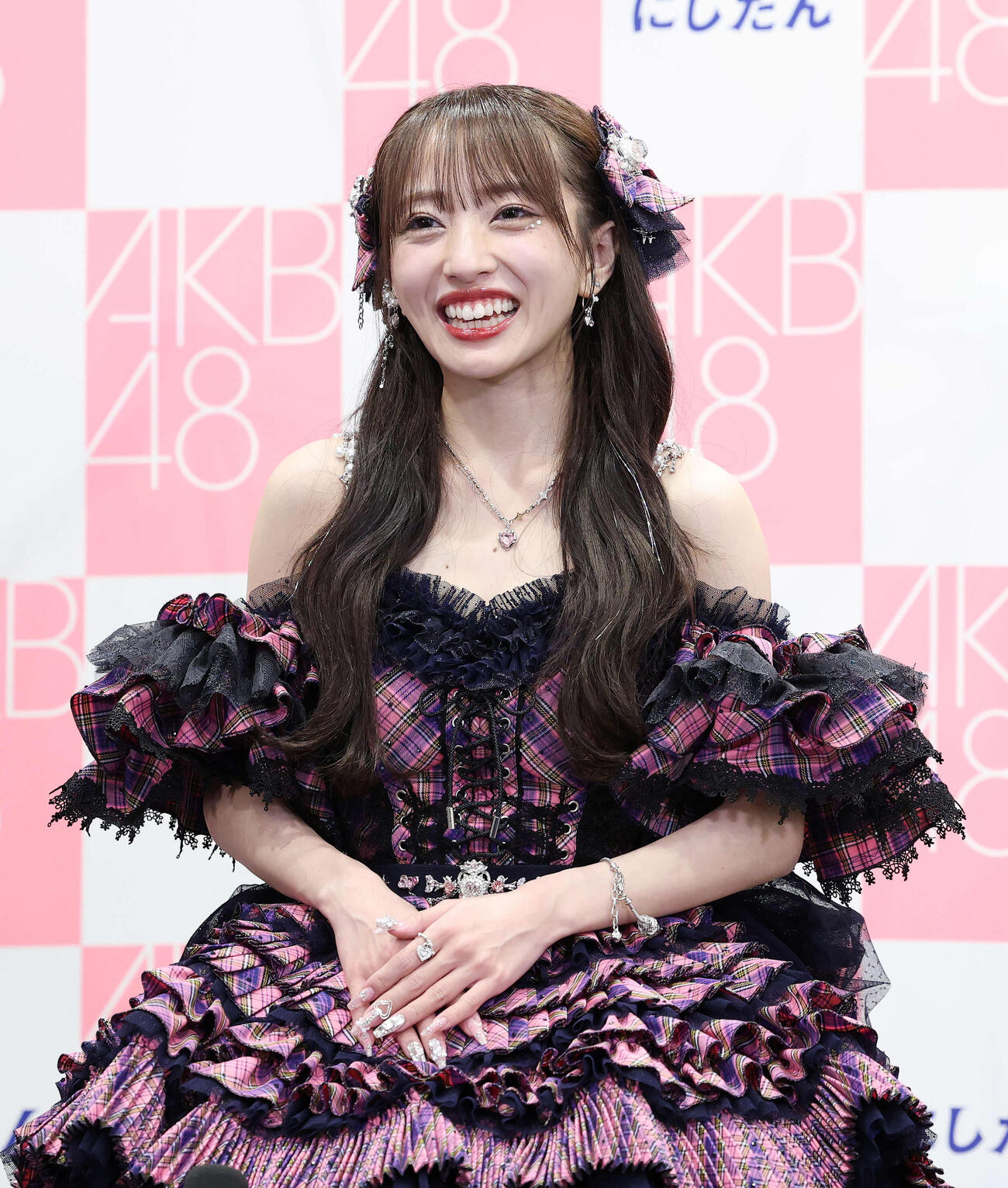 卒業公演を振り返る向井地美音（撮影・鈴木正人）　