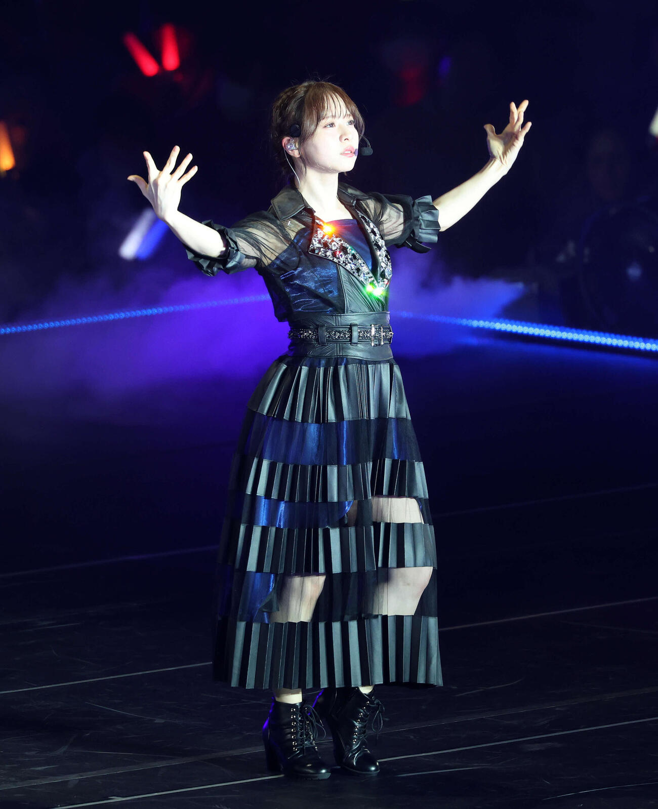 華麗なパフォーマンスを見せる倉野尾成美（撮影・鈴木正人）　