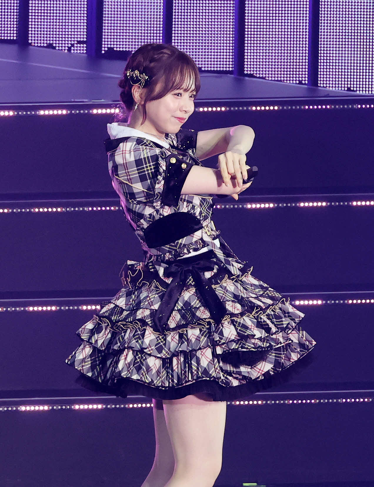 華麗なパフォーマンスを見せる倉野尾成美（撮影・鈴木正人）　
