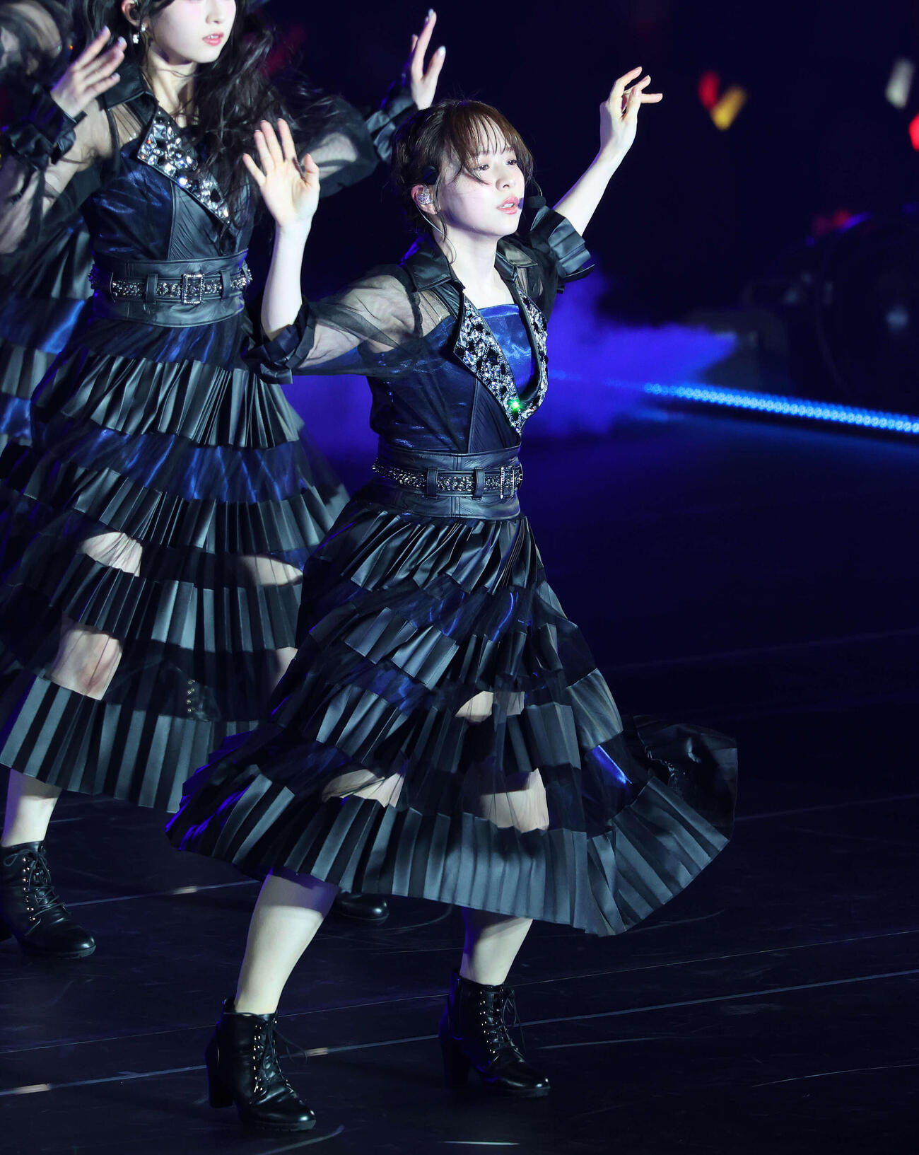 華麗なパフォーマンスを見せる倉野尾成美（撮影・鈴木正人）　